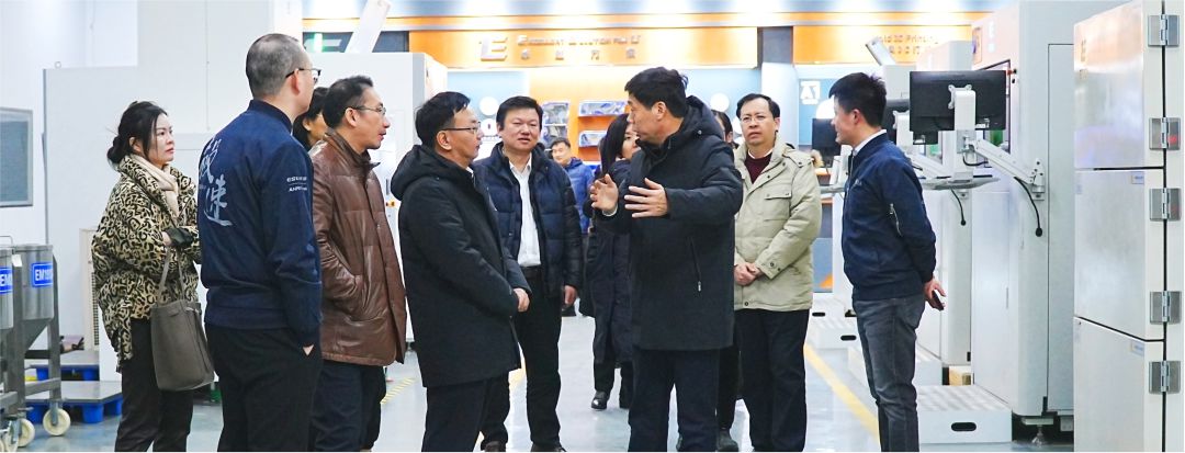 廣州市荔灣區區長譚明鶴、廣州工控副總經理張勁泉一行蒞臨上海毅速考察交流